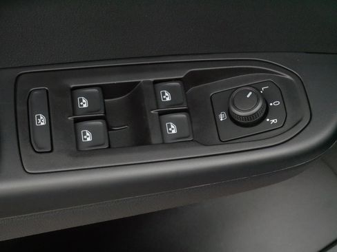 Certified 2023 Volkswagen Taos SEL image 19