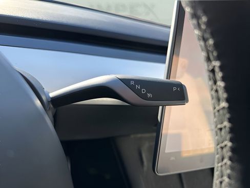 Used 2023 Tesla Model Y Long Range image 17