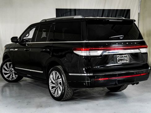 Used 2024 Lincoln Navigator Reserve image 7