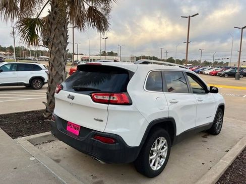 Used 2018 Jeep Cherokee Latitude Plus image 16