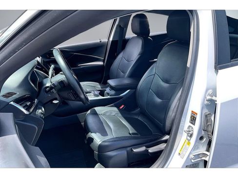 Used 2017 Chevrolet Volt Premier w/ Driver Confidence Package FWD image 21