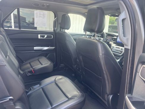 Used 2023 Ford Explorer XLT w/ Equipment Group 202A AWD/4WD image 14
