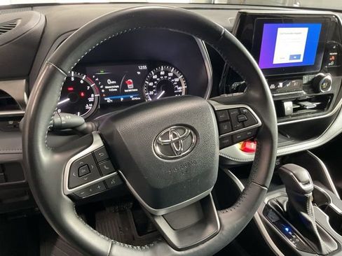 Used 2023 Toyota Highlander XLE image 13