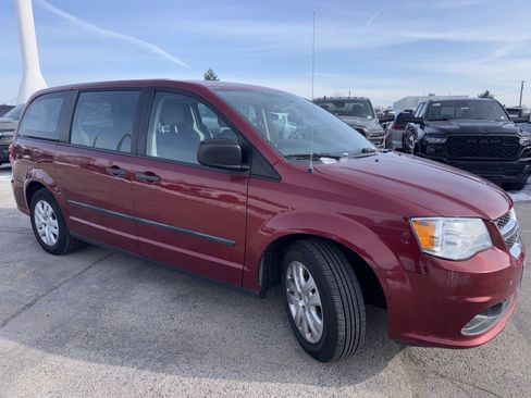 Used 2016 Dodge Grand Caravan American Value Package image 2