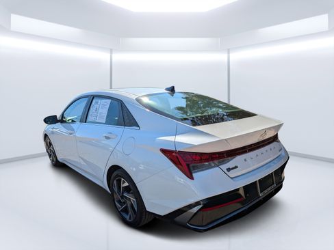 Certified 2024 Hyundai Elantra Limited image 5