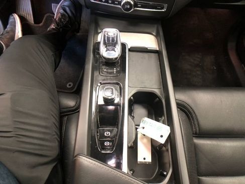 Used 2022 Volvo XC60 B5 Inscription image 19