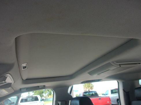 Used 2018 Chevrolet Suburban Premier RWD image 20