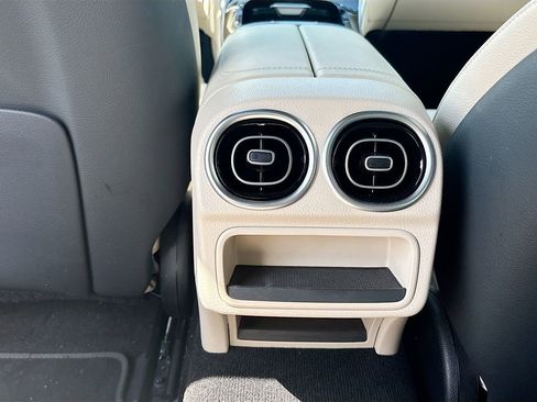 Used 2024 Mercedes-Benz C 300 Sedan image 33