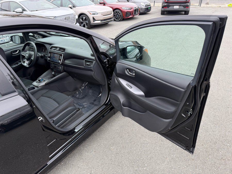 Used 2025 Nissan Leaf S FWD image 31