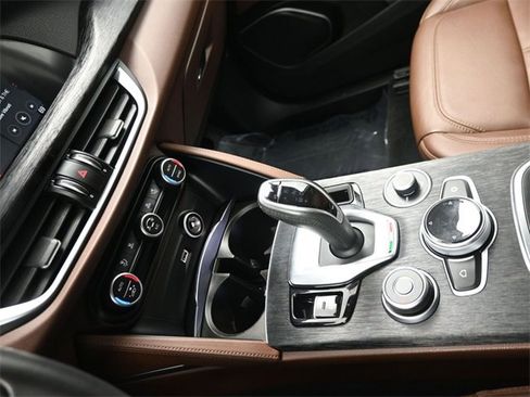 Used 2020 Alfa Romeo Stelvio image 25
