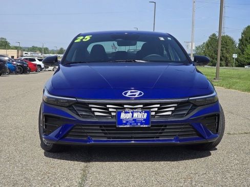 Used 2025 Hyundai Elantra Sport FWD image 11