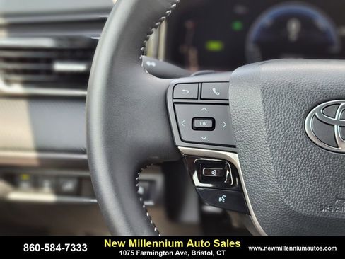 Used 2025 Toyota Camry SE image 29