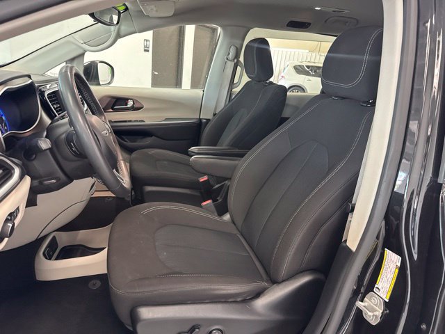 Used 2023 Chrysler Voyager LX FWD image 17