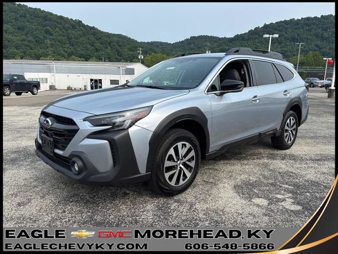 Used 2023 Subaru Outback Premium AWD/4WD image 1