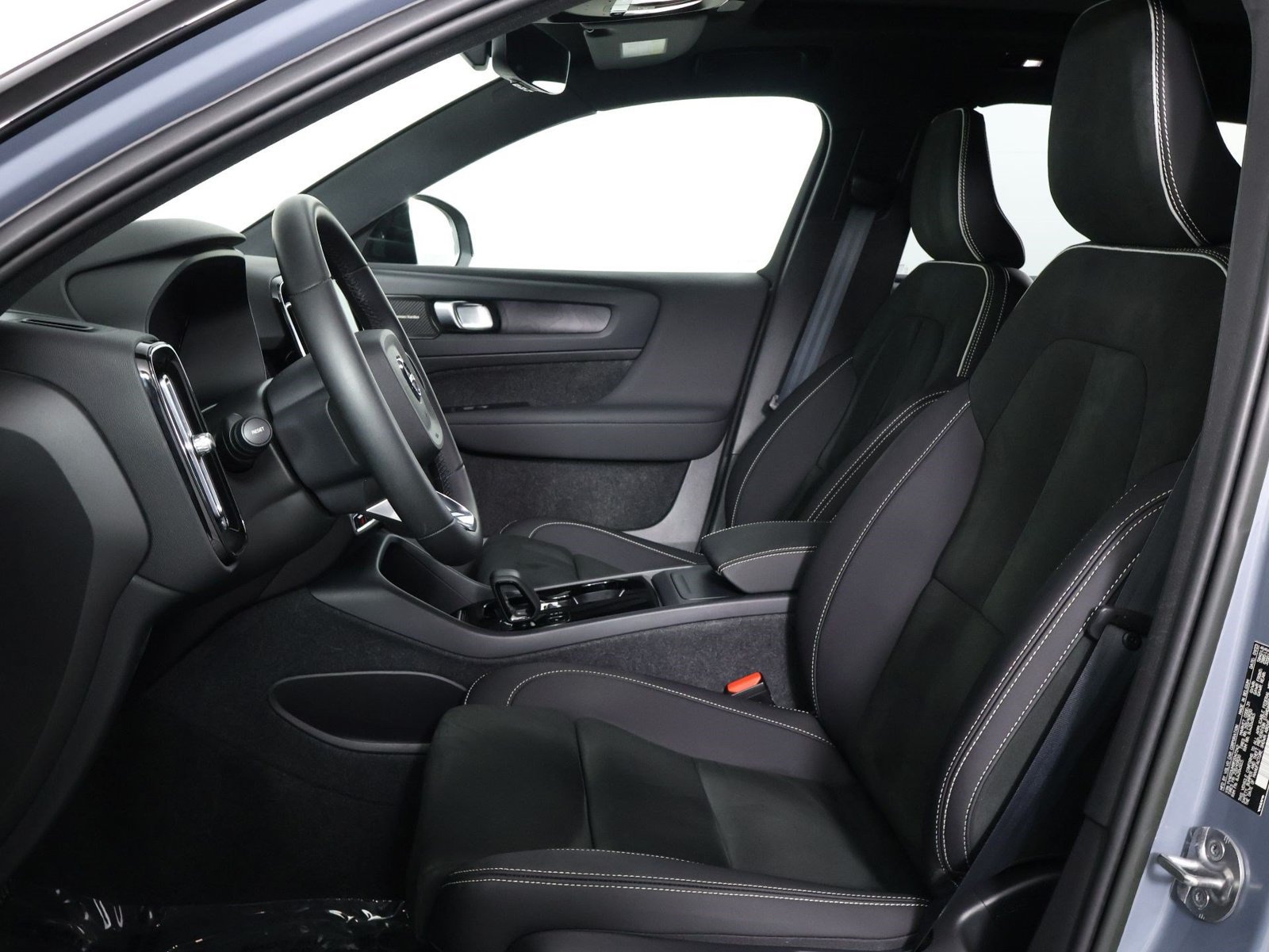 Certified 2023 Volvo XC40 Recharge Ultimate AWD/4WD image 30