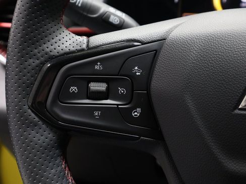 Used 2024 Chevrolet Trax RS w/ Driver Confidence Package image 27