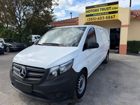 Used 2023 Mercedes-Benz Metris image 3