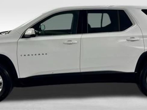 Used 2023 Chevrolet Traverse LS w/ Safety Package FWD image 5