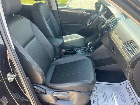 Used 2023 Volkswagen Tiguan SE FWD image 12