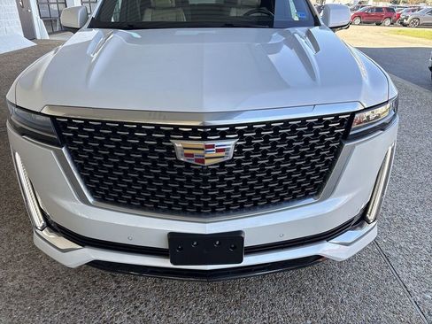 Certified 2022 Cadillac Escalade Premium Luxury AWD/4WD image 32