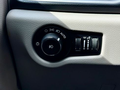 Used 2019 Chrysler Pacifica Touring Plus w/ Tire & Wheel Group image 26