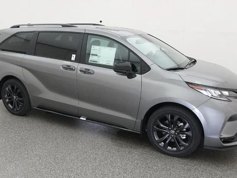 New 2026 Toyota Sienna XSE FWD image 12