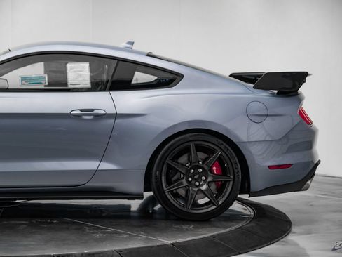 Used 2022 Ford Mustang Shelby GT500 w/ Carbon Fiber Track Pack RWD image 8