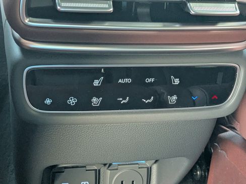 New 2025 Genesis GV80 3.5T Prestige image 14