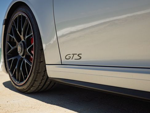 Used 2015 Porsche 911 Cabriolet image 10