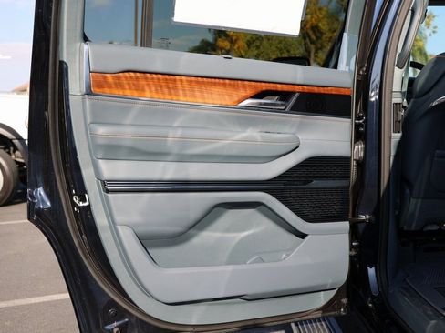 Used 2023 Jeep Grand Wagoneer Series II image 54