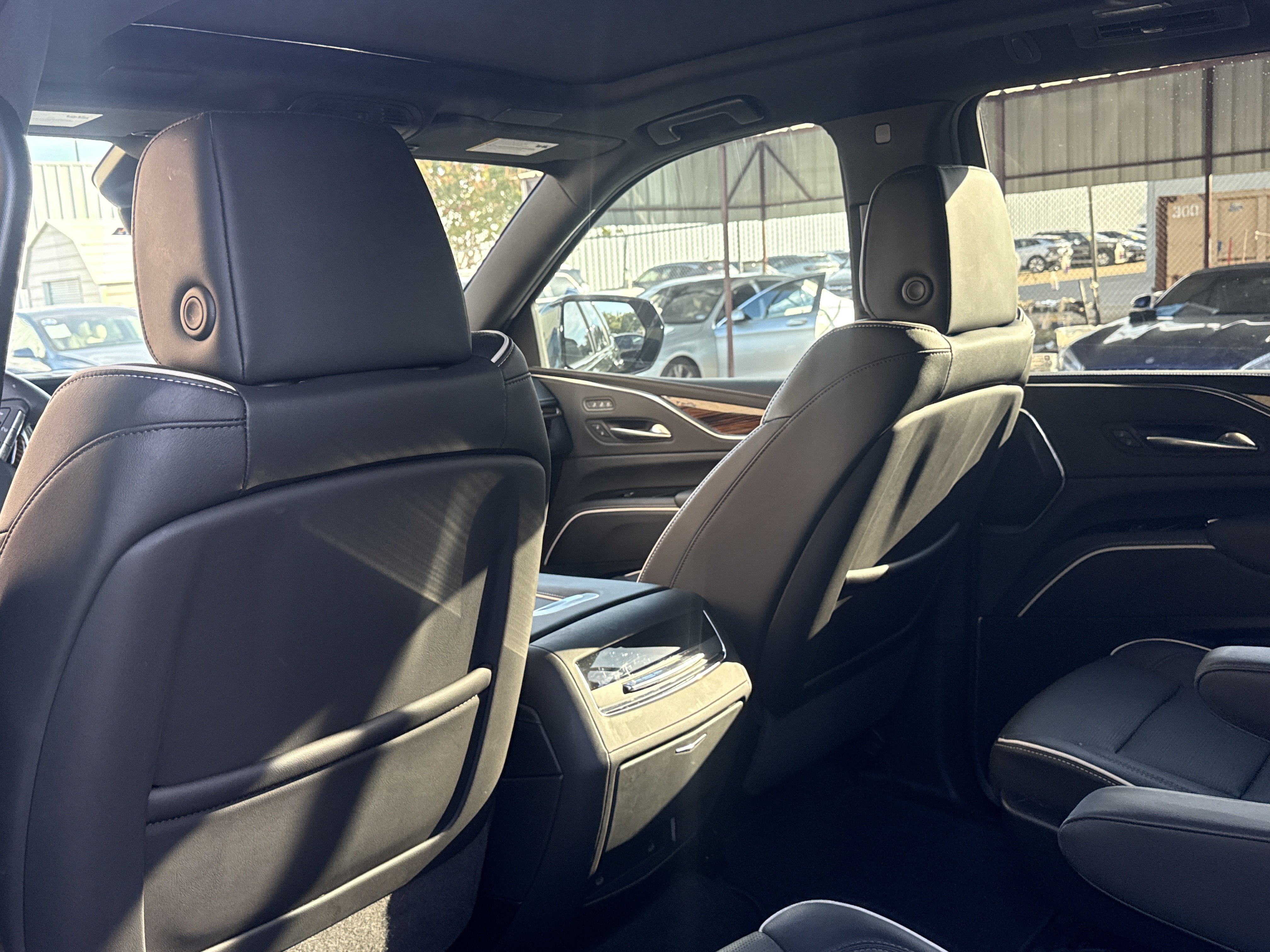 Used 2024 Cadillac Escalade Premium Luxury w/ Performance Package AWD/4WD image 6