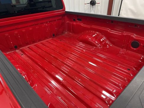 Used 2025 Nissan Frontier SV image 9