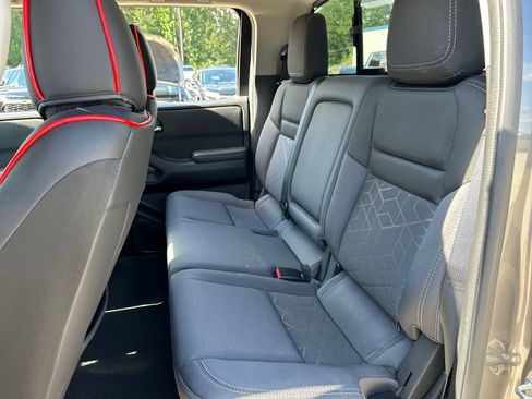 Used 2025 Nissan Frontier SV w/ SV Convenience Package RWD image 17