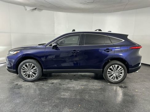 Used 2023 Toyota Venza XLE image 5