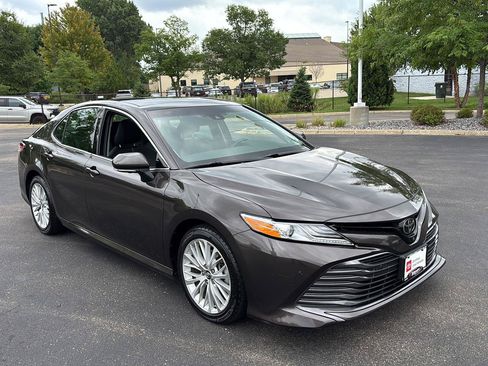 Used 2018 Toyota Camry XLE w/ Audio Package FWD image 9