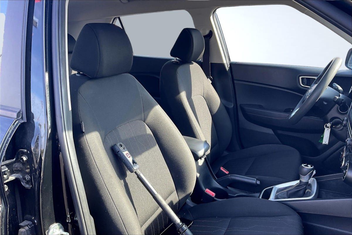 Used 2024 Hyundai Venue SE FWD image 7