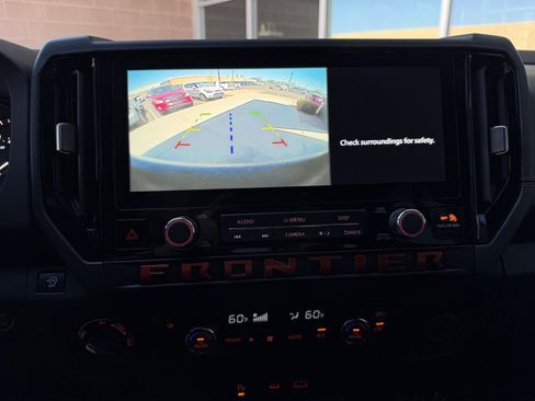 Used 2025 Nissan Frontier PRO-4X AWD/4WD image 23