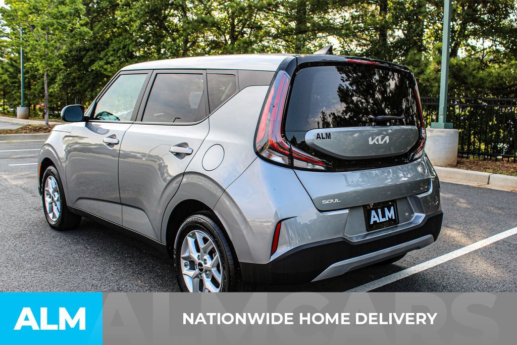 Used 2025 Kia Soul LX w/ LX Technology Package FWD image 4