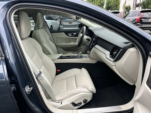 Certified 2025 Volvo V60 B5 Cross Country Ultra w/ Protection Package Premier image 25