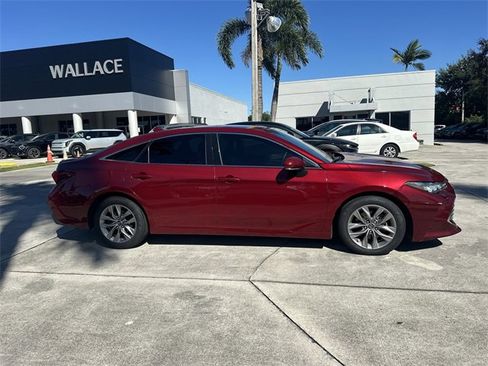 Used 2019 Toyota Avalon XLE image 9