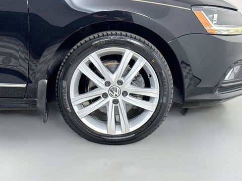 Used 2017 Volkswagen Jetta SEL FWD image 32