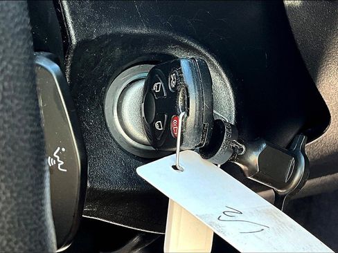 Used 2017 Ford C-MAX SE image 12