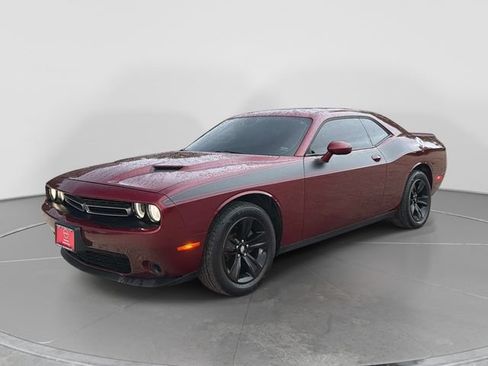 Used 2020 Dodge Challenger SXT RWD image 8