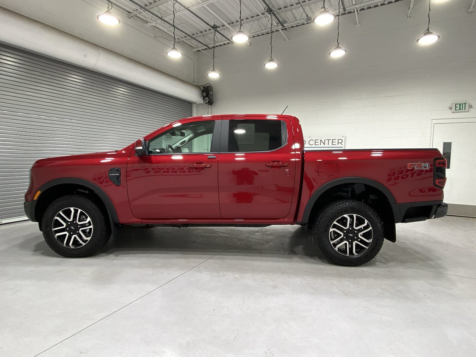 Used 2025 Ford Ranger Lariat w/ FX4 Off-Road Package AWD/4WD image 5