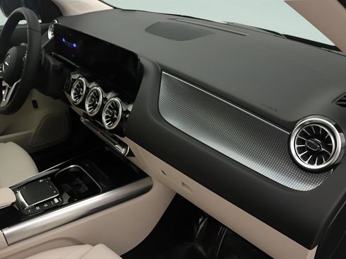 Certified 2023 Mercedes-Benz GLA 250 image 22