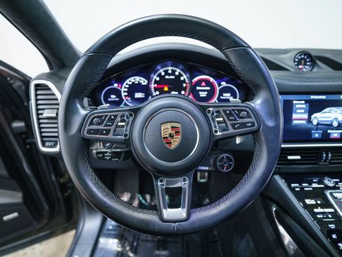 Used 2020 Porsche Cayenne Turbo AWD/4WD image 19