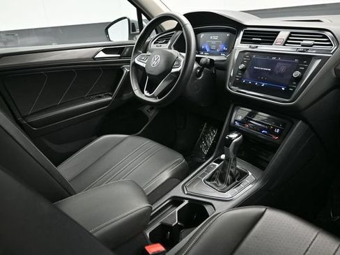 Used 2024 Volkswagen Tiguan SE FWD image 19