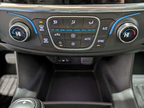 Used 2020 Chevrolet Traverse LT image 30