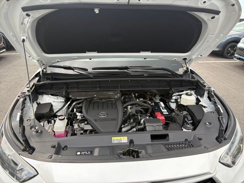 Used 2023 Toyota Highlander XLE FWD image 16