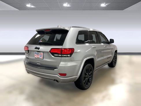 Used 2021 Jeep Grand Cherokee Laredo X image 9